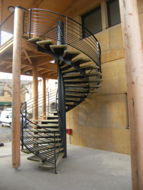 YSOMAN escalier métallique Création originale d'après dessin architecte.