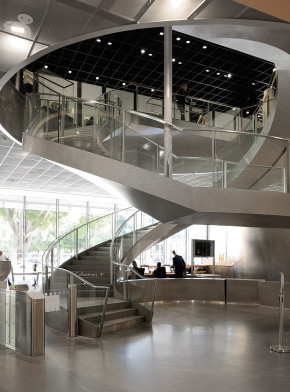 Musée de la Romanité de Nimes modèle escalier métallique YSOGLASS (architecte Elizabeth De Portzamparc)