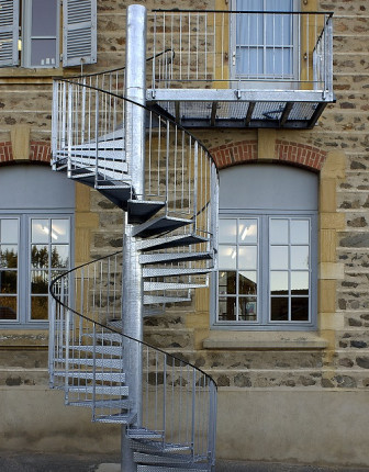 Escalier métallique hélicoïdal de secours type YSOBAR